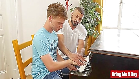 Ta palsy anal slutty with a hot body and suck