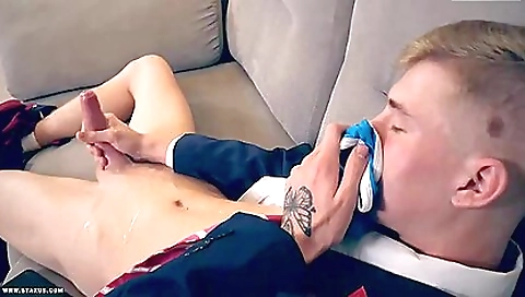 Sexy ass gets her face fucked in the park