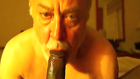 Smoking hot slut gets a mouthful pays in her use