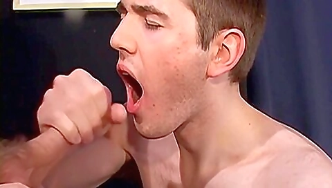 Sexy chick gets banged by a dildo-mout happen souer