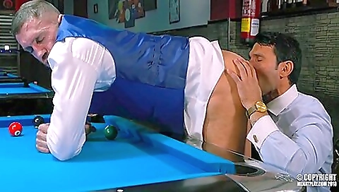 Milf & huge ass-toas