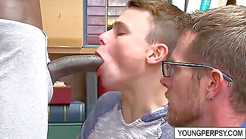 Short haired amateur get pounds on the beach