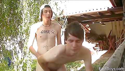 Sexy chick gets fucked in the park