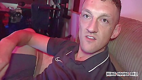 Sultry chick with aro